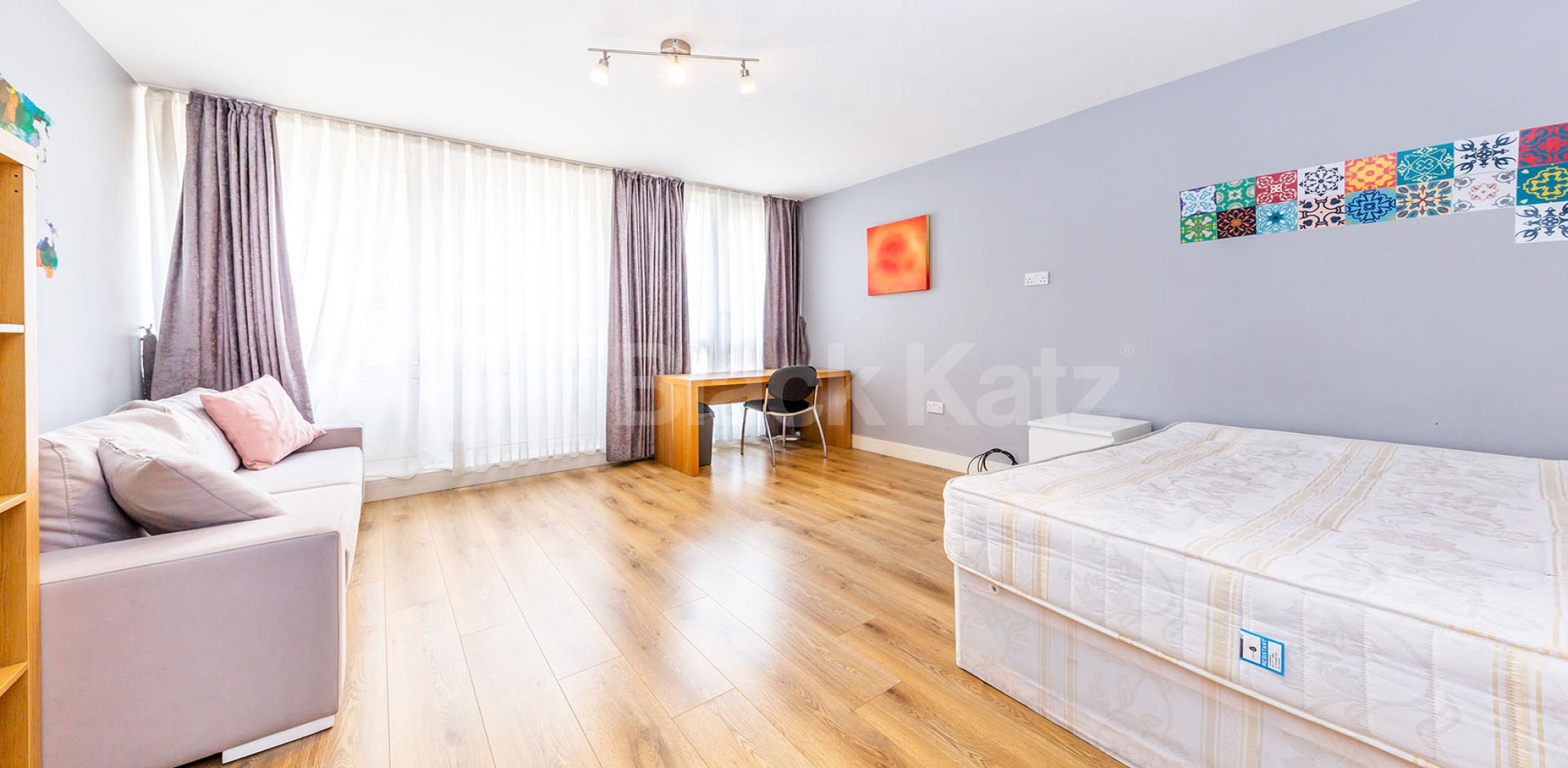 			NEW INSTRUCTION - ZONE1! , 4 Bedroom, 1 bath, 1 reception Flat			 Stanhope Street, EUSTON-CAMDEN